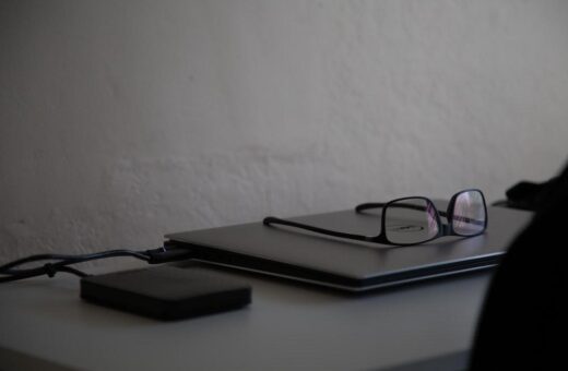 glasses_desk