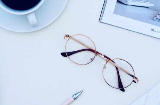 glasses_desk