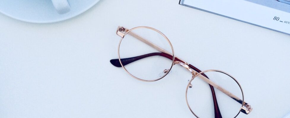 glasses_desk