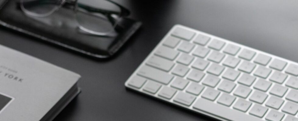 desk_keyboard_glasses