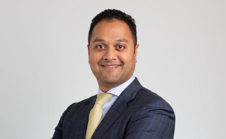 Finablr 宣å¸ç»æ¢ Binay Shetty çè£äºèå¡