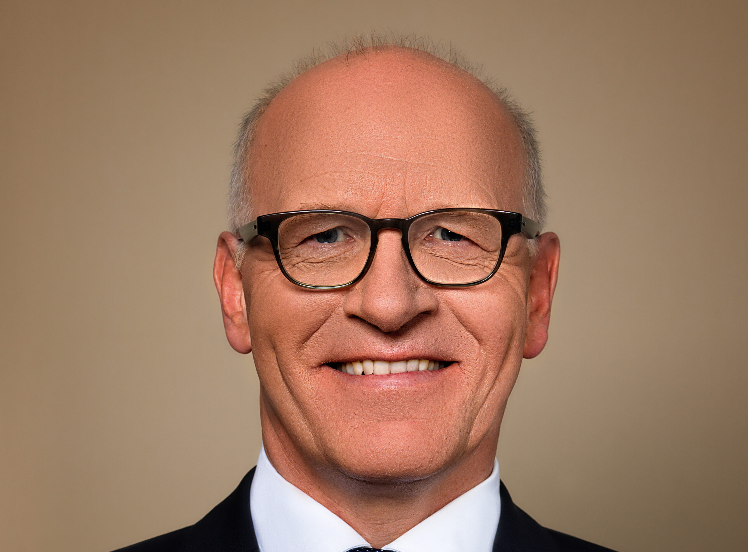 德韦特-莫泽（Dewet Moser）将卸任瑞士联合银行理事会成员一职