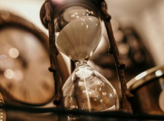 24 hour trading hourglass