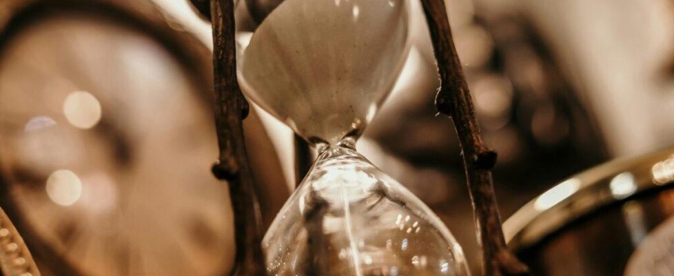 24 hour trading hourglass