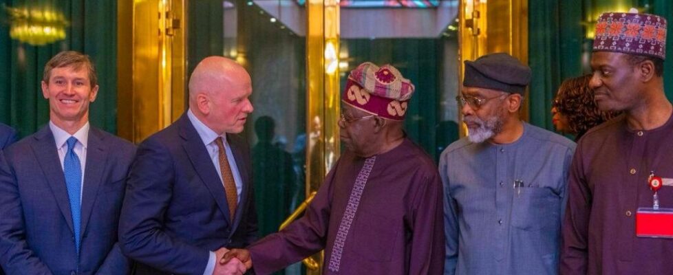 Photo3_-_L-R_Mastercard_Chief_Government_Affairs_and_Policy(Photo_AETOSW